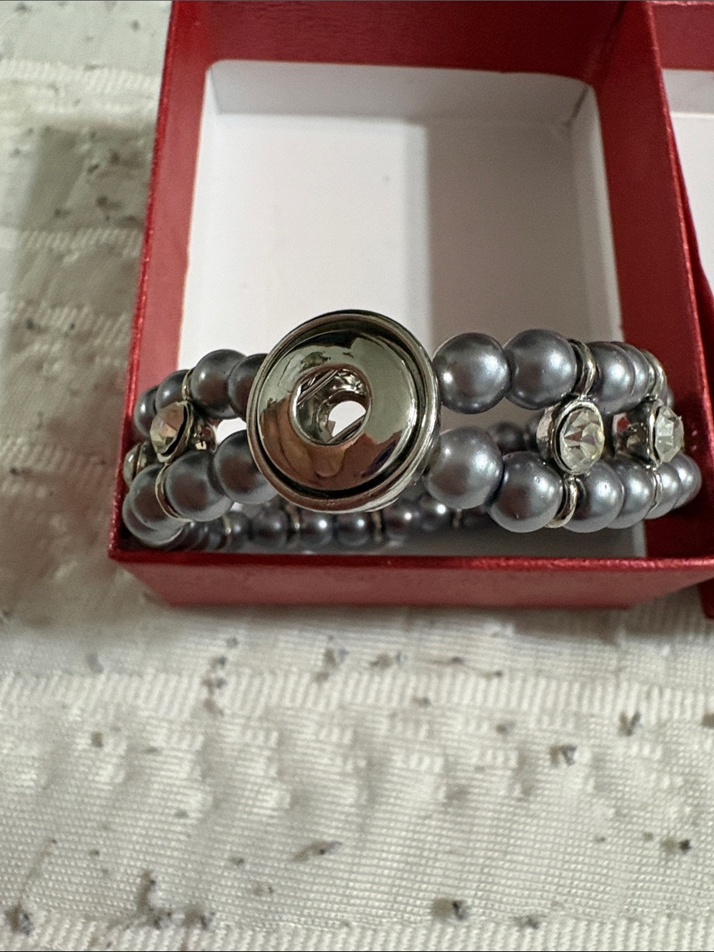 Elegant Silver Pearl Bracelet using small snaps. With jewels. Stretchy bracelet - Picture 2 of 7